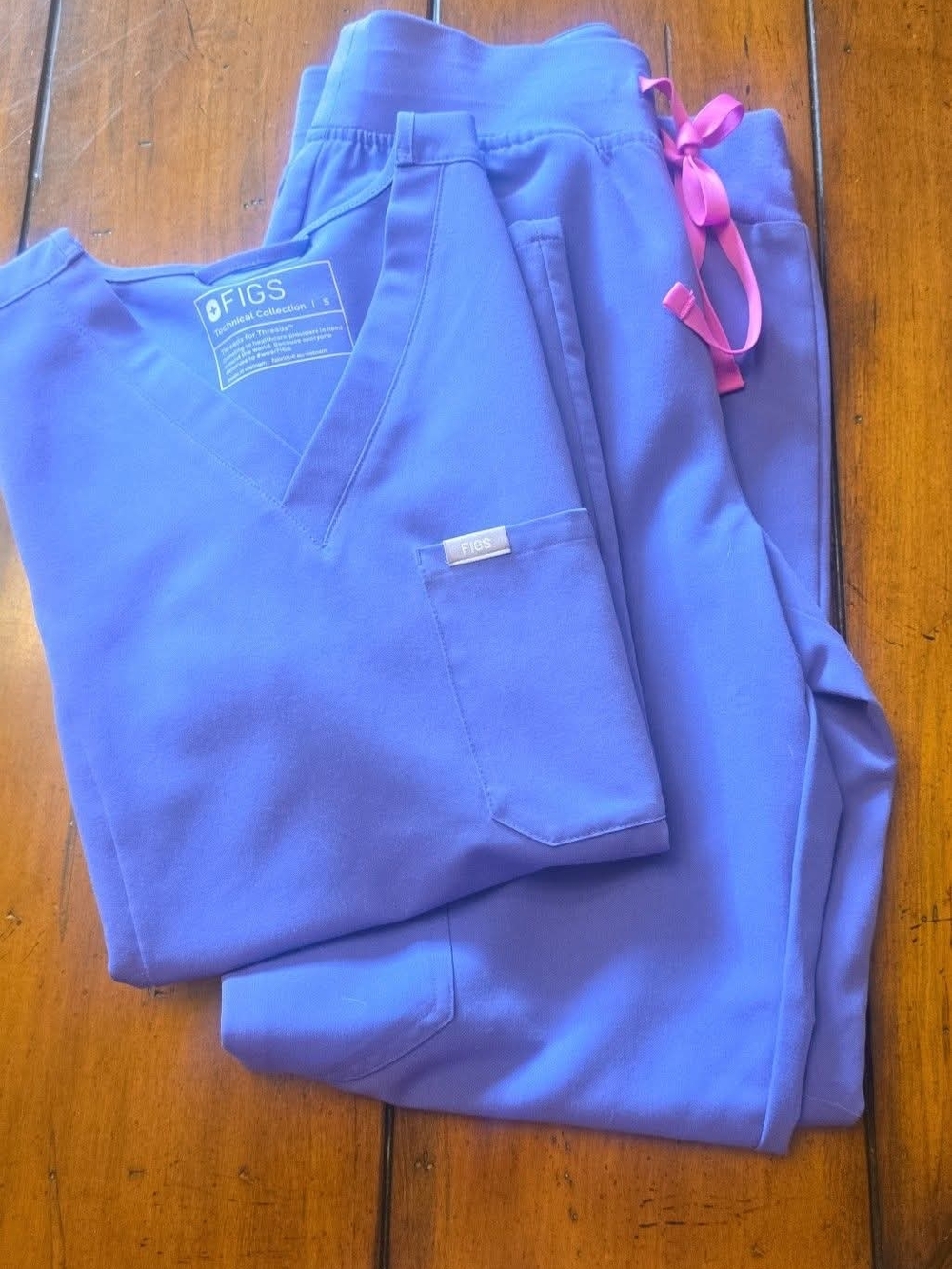 FIGS Amethyst Scrub Set with Pink Drawstring Accent